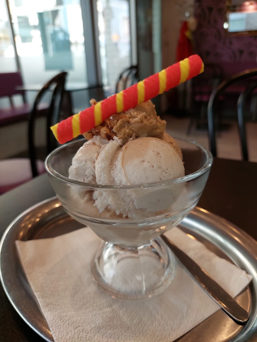 Zimt Und Maroin Eis