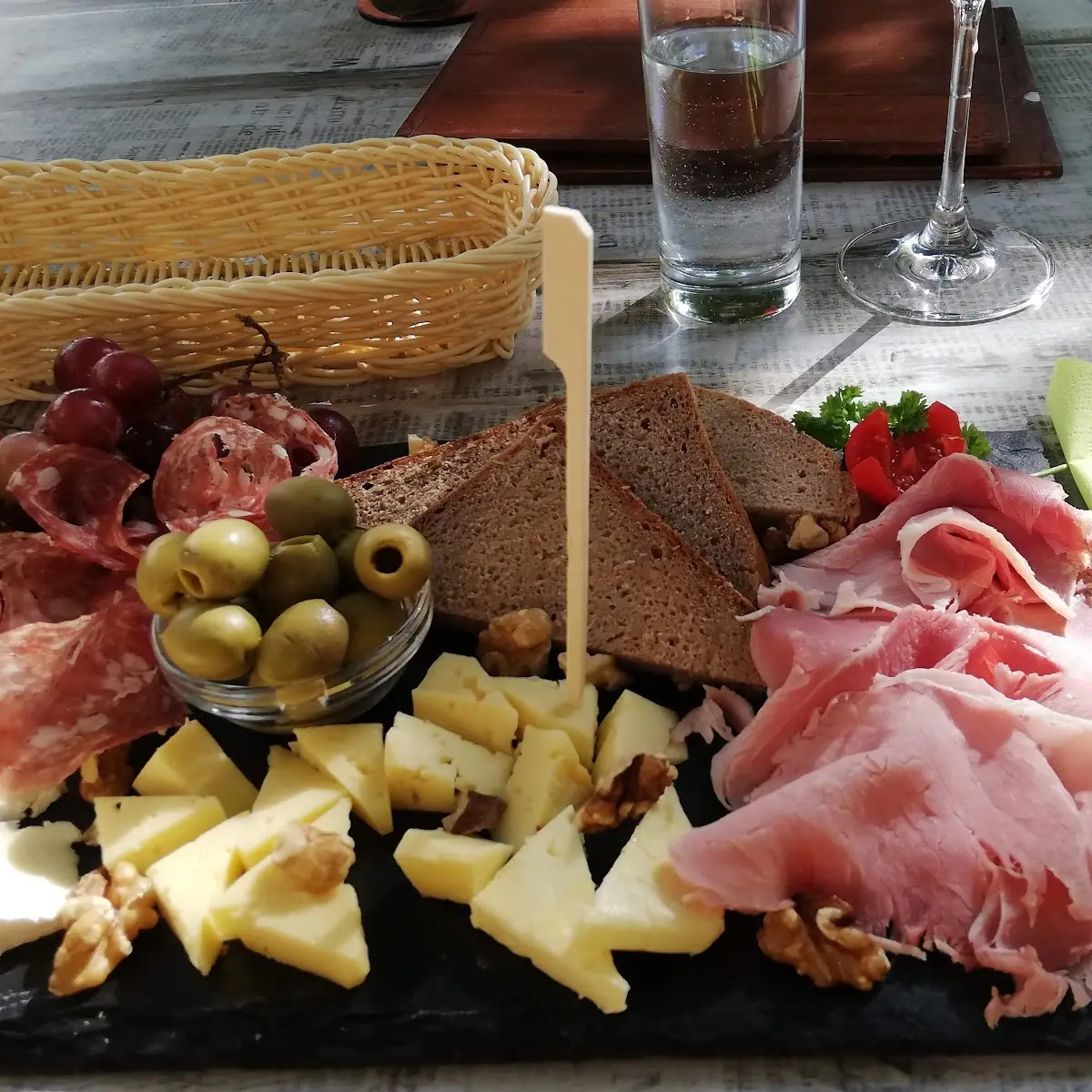 Gemischte Käse- Schinkenplatte