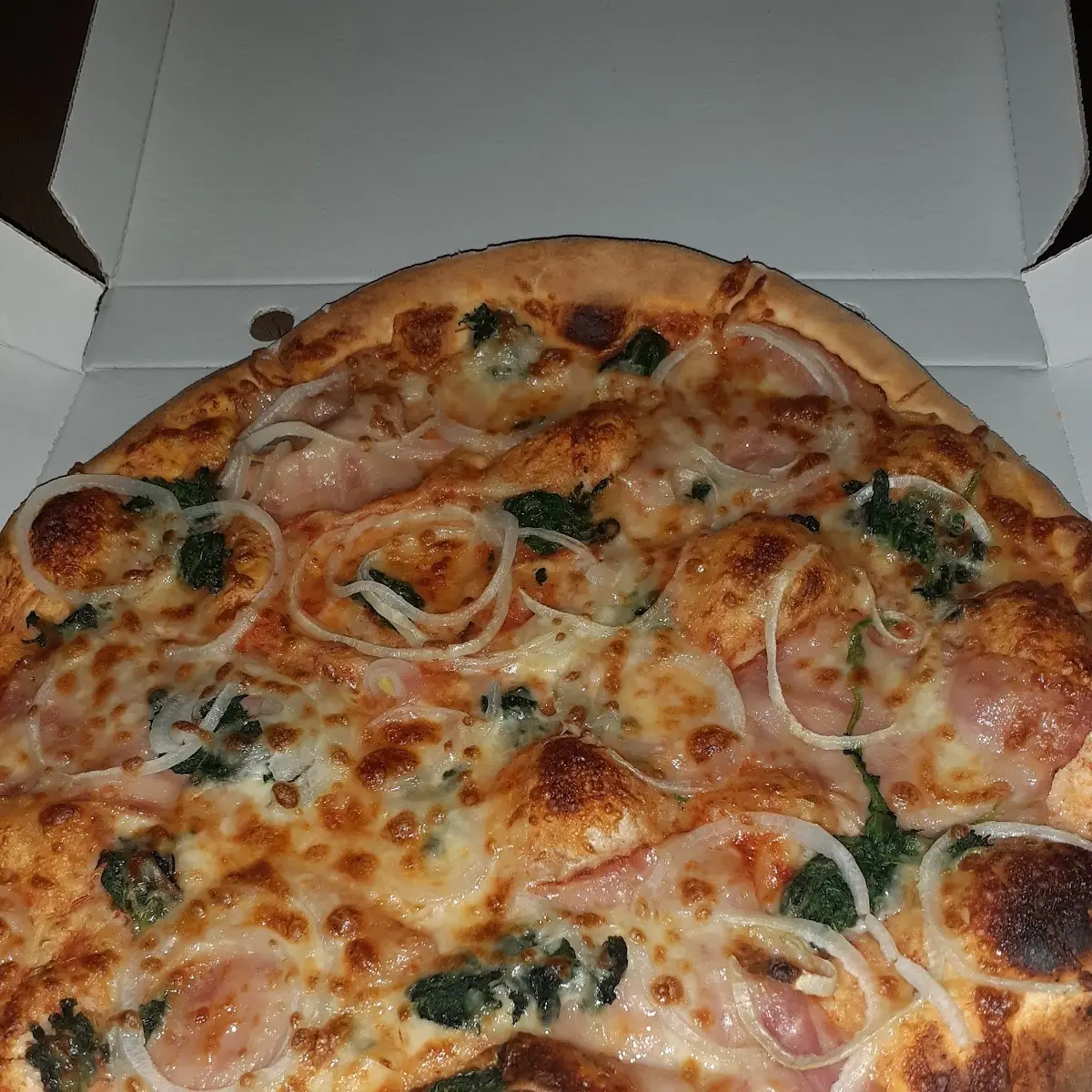 Pizza Mit Speck Spinat Zwiebel