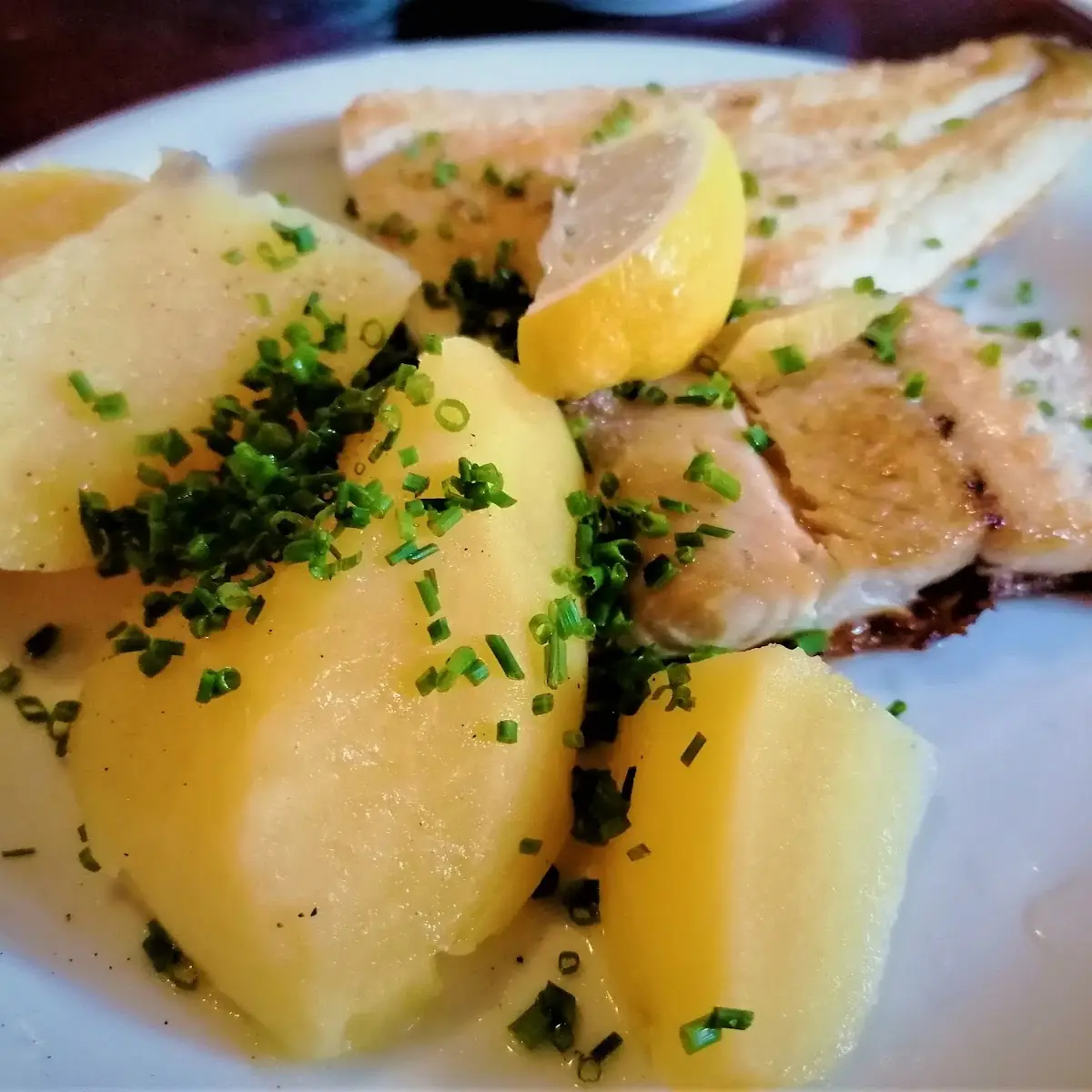 Gebratene Forelle Mit Salat
