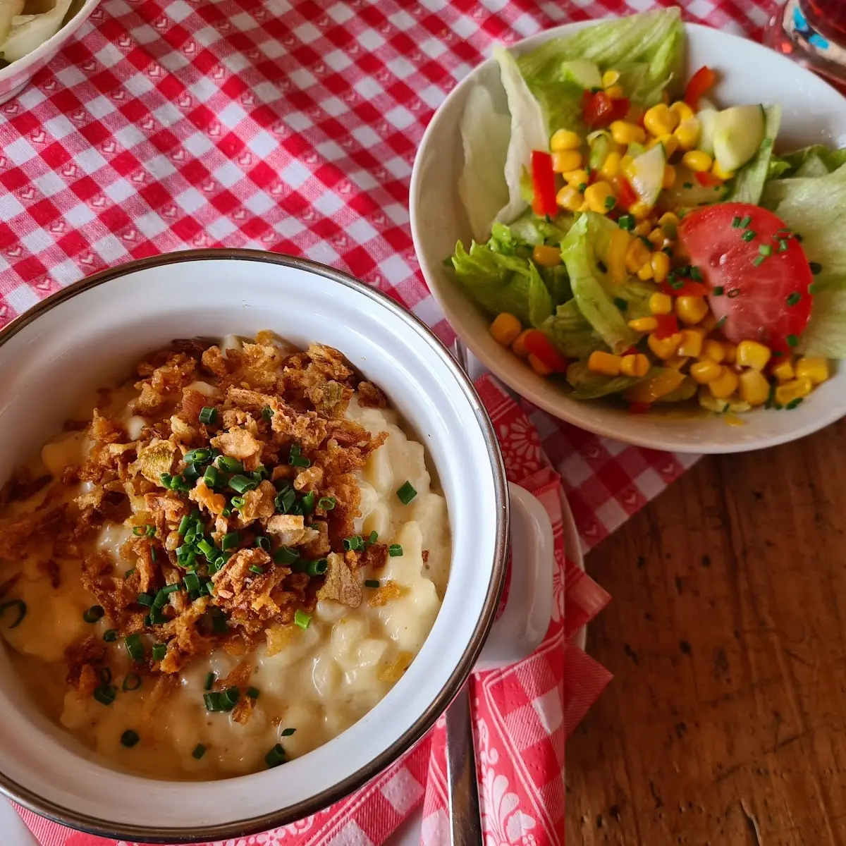 Käsespätzle Mit Salat