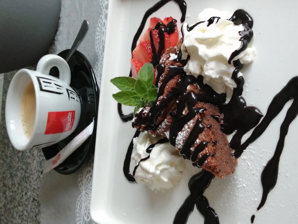Itali Café Mit Schoko Mousse Kuchen