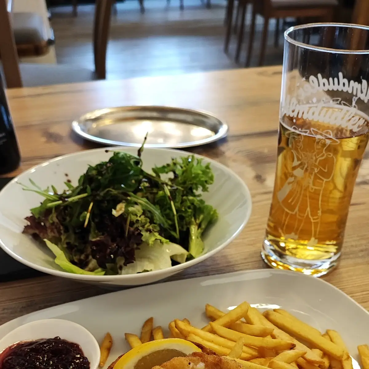 Wienerschnitzel Mit Pommes Extra Grüner Salat