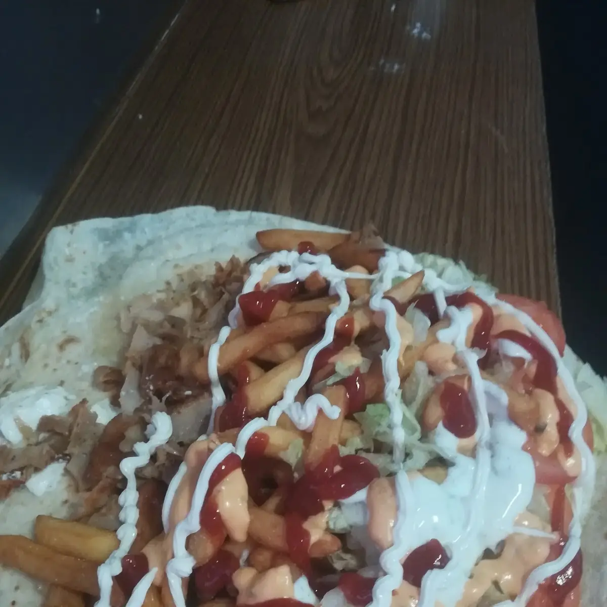 Kebap Fleisch Mit Salat Zwiebel Tomate SoSe Kecap Mayo