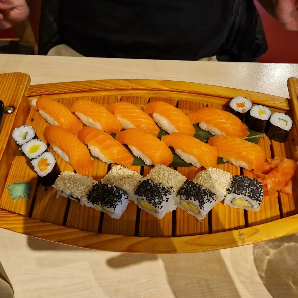 Großes Sushi