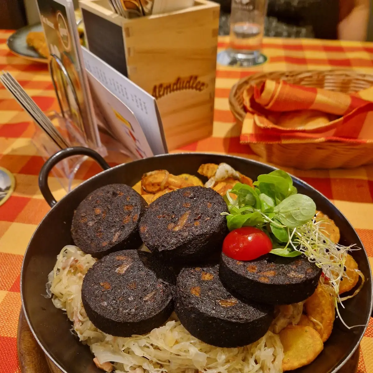 Blutwurst-gröstl Mit Sauerkraut
