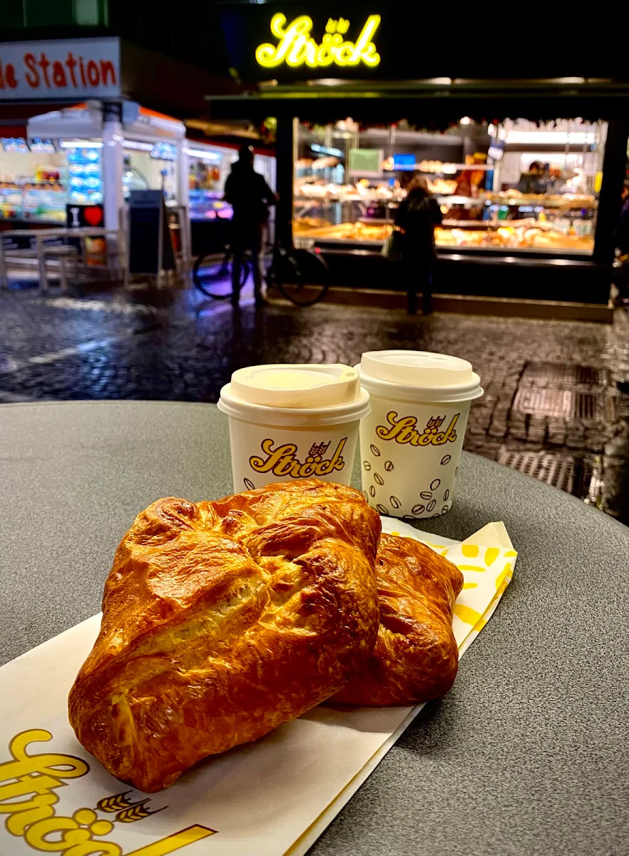 Topfengolatsche With Cappuccino