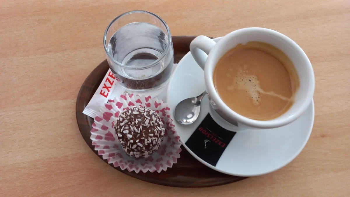 Kaffee Schwarz Verlängert