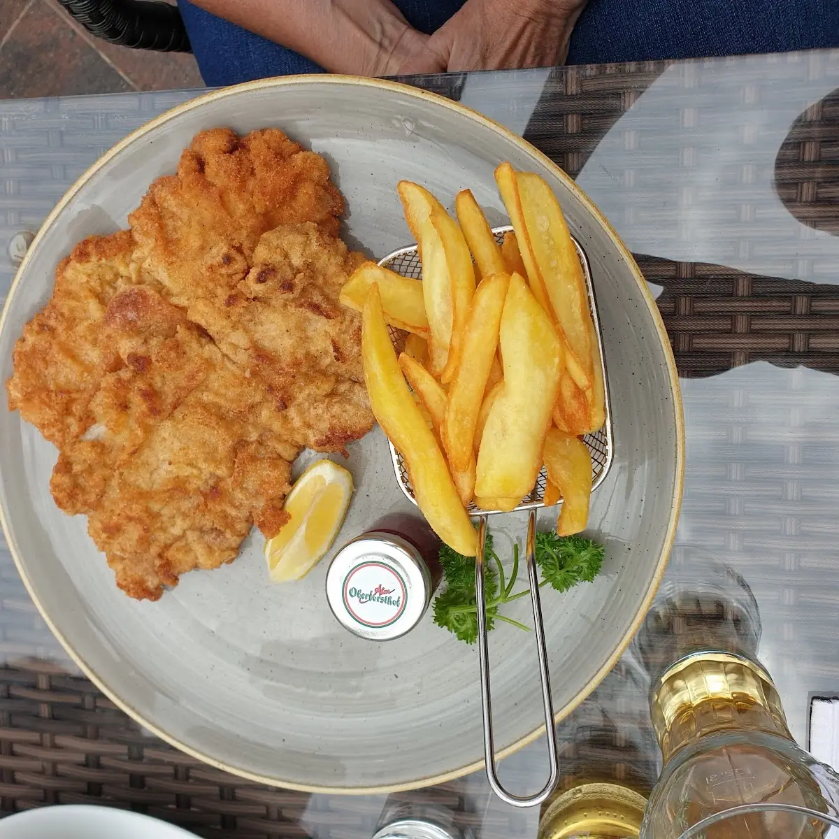 Kinderteller Schnitzel Pommes
