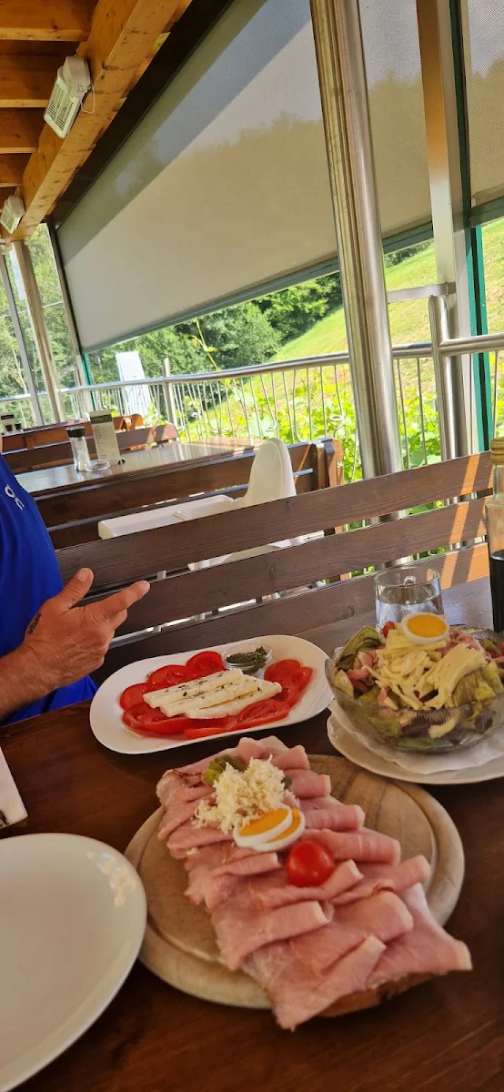 Bauernsalat Tomaten Mit Schafskäse Belegtes Brot