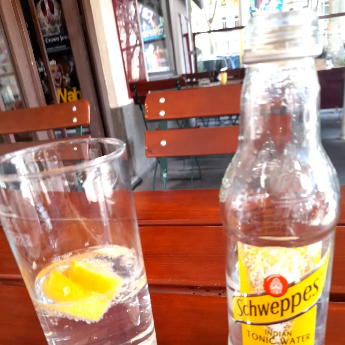 Schweppes Tonic Mit Zitrone Ohne Eis