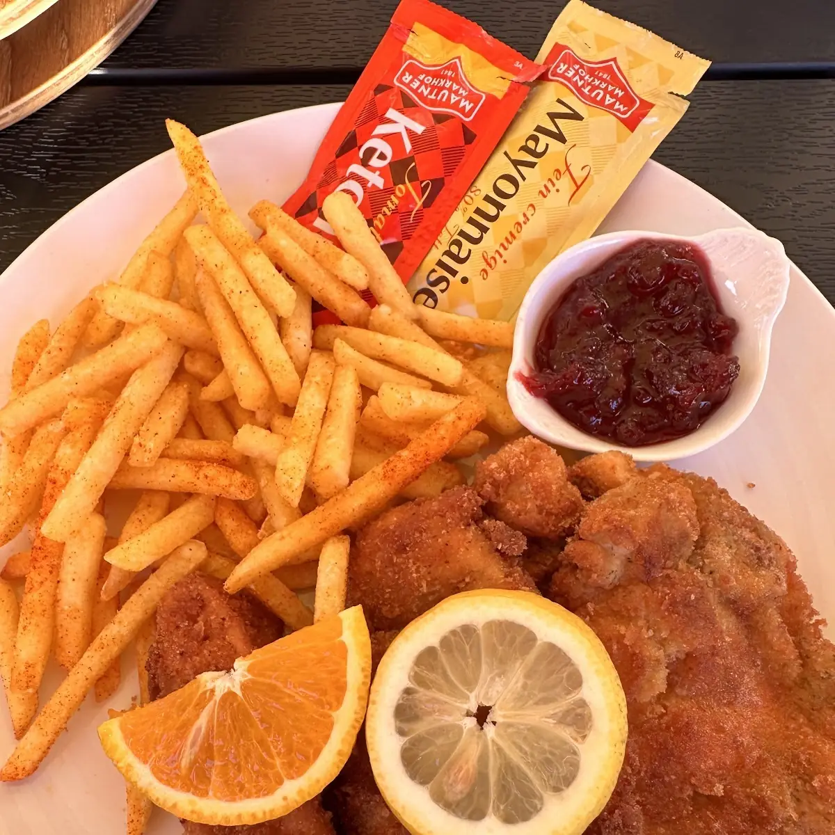 Schweineschnitzel Mit Pommes