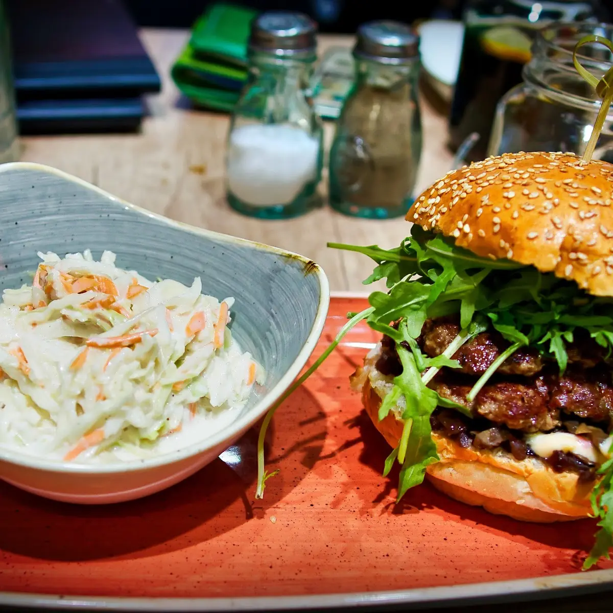 Hamburger Mit Coleslaw