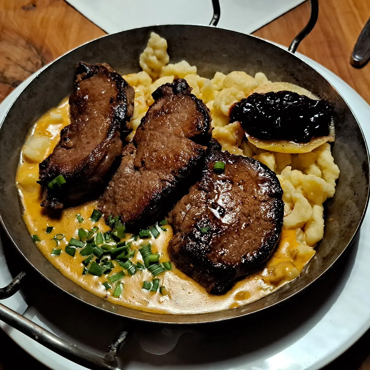 Filetstücke Vom Hirschrücken Mit Spätzle