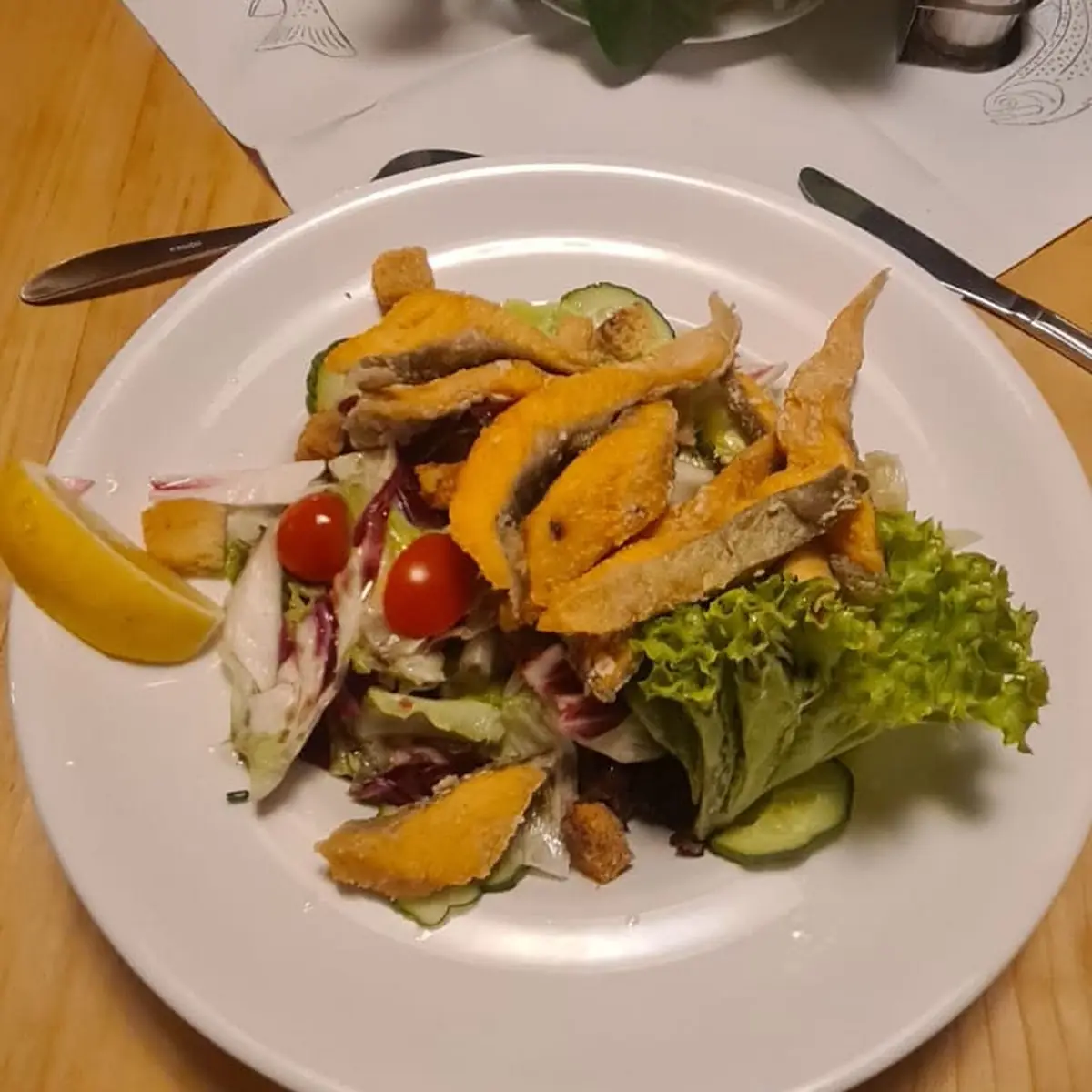 Gemischter Salat Mit Saibling