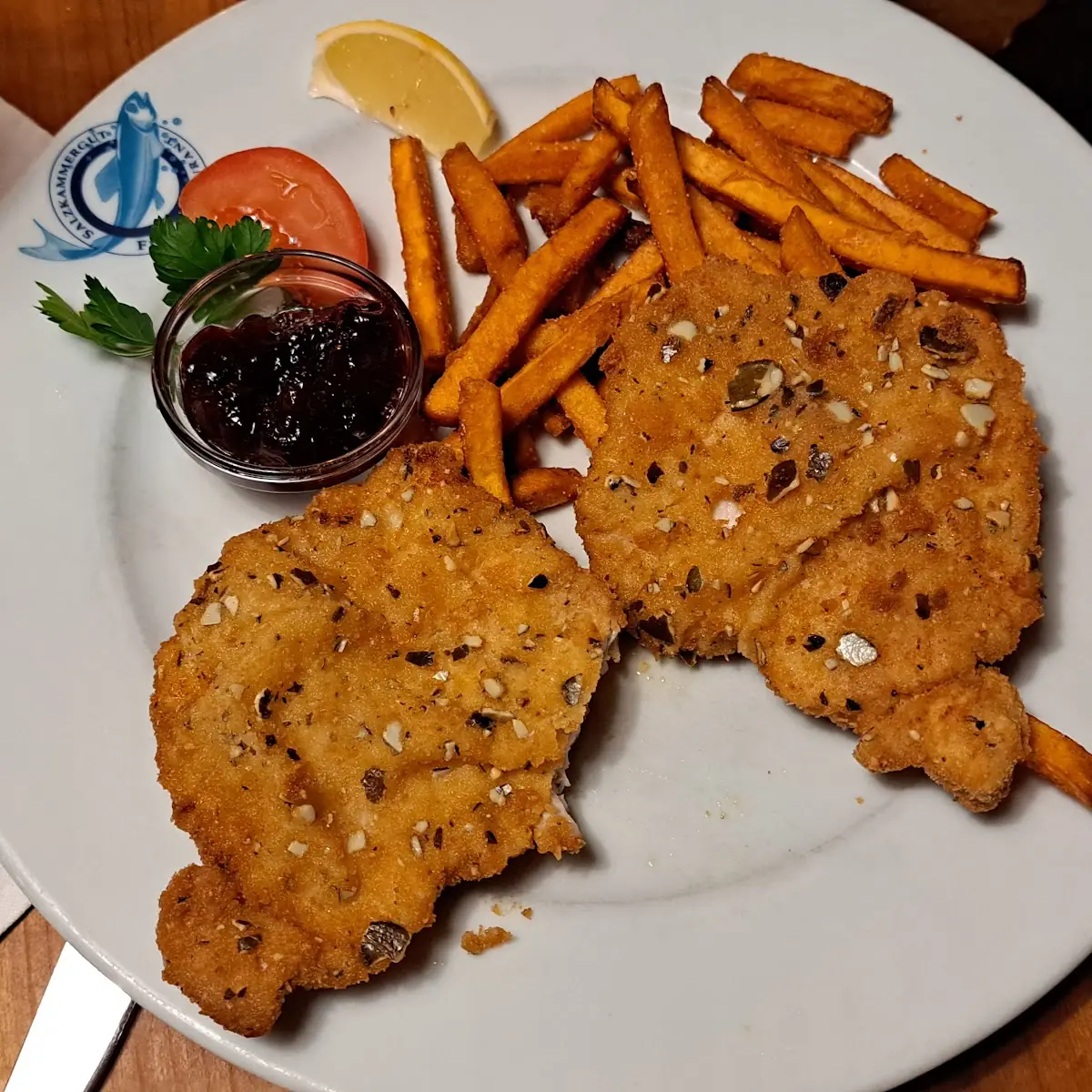 Kürbiskernschnitzel Mit Süßkartoffel Pommes