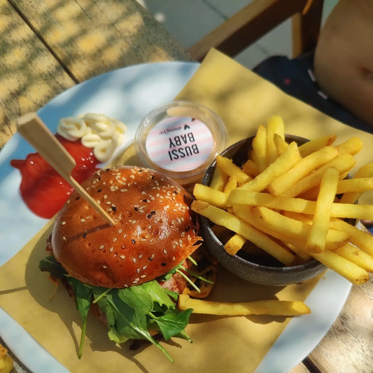 Hamburger Mit Pommes