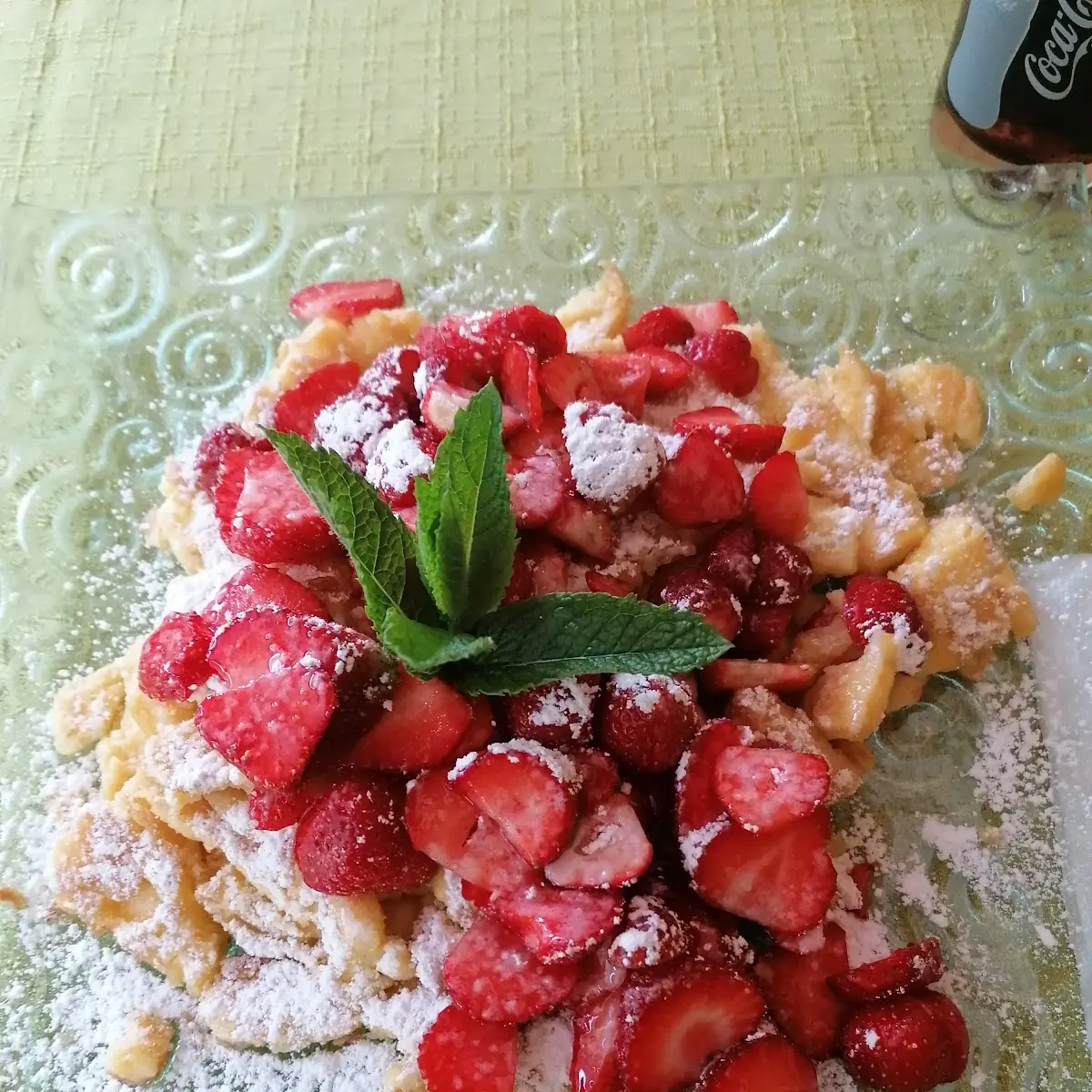 Kaiserschmarrn Mit Frischen Erdbeeren