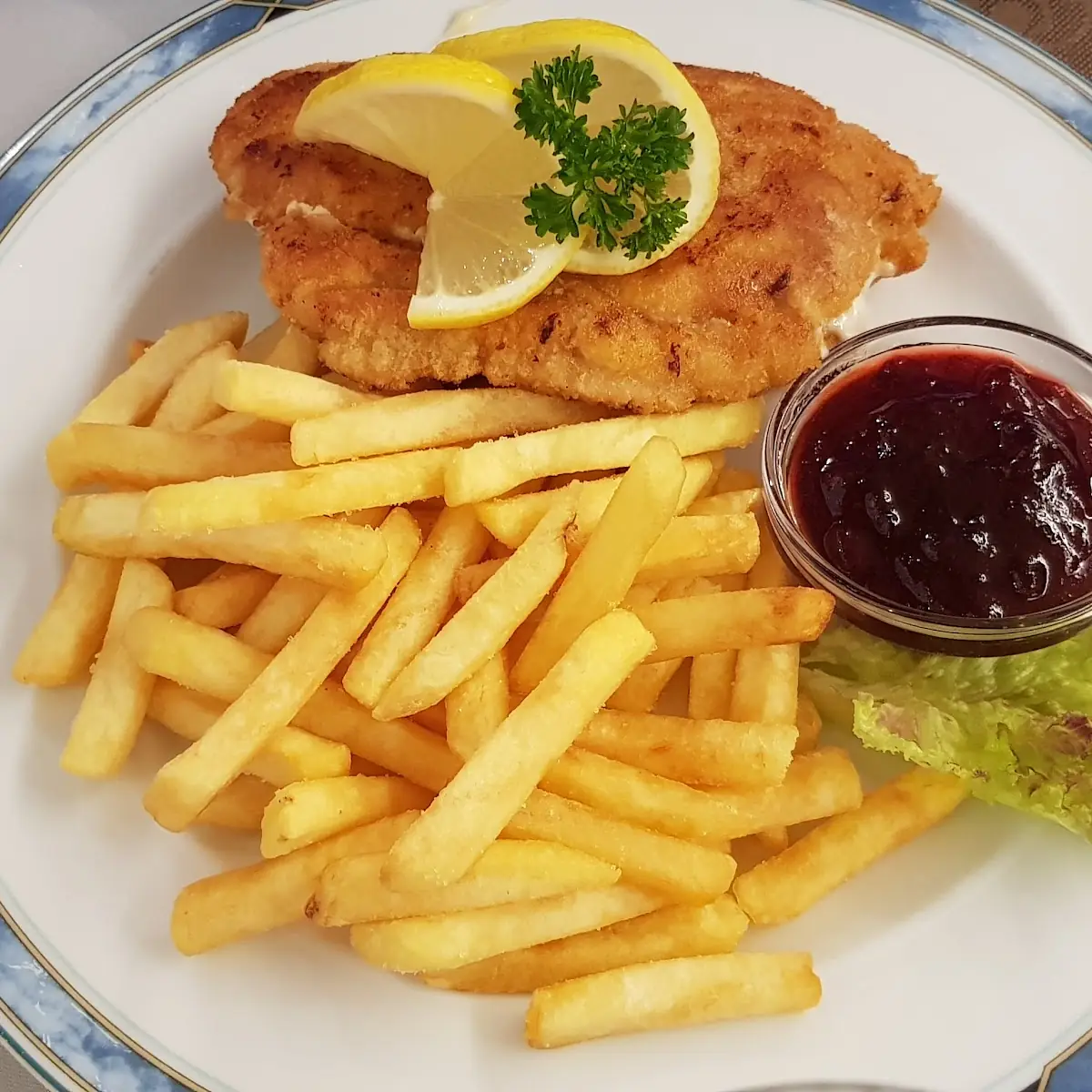 Wiener Schnitzel Mit Pommes
