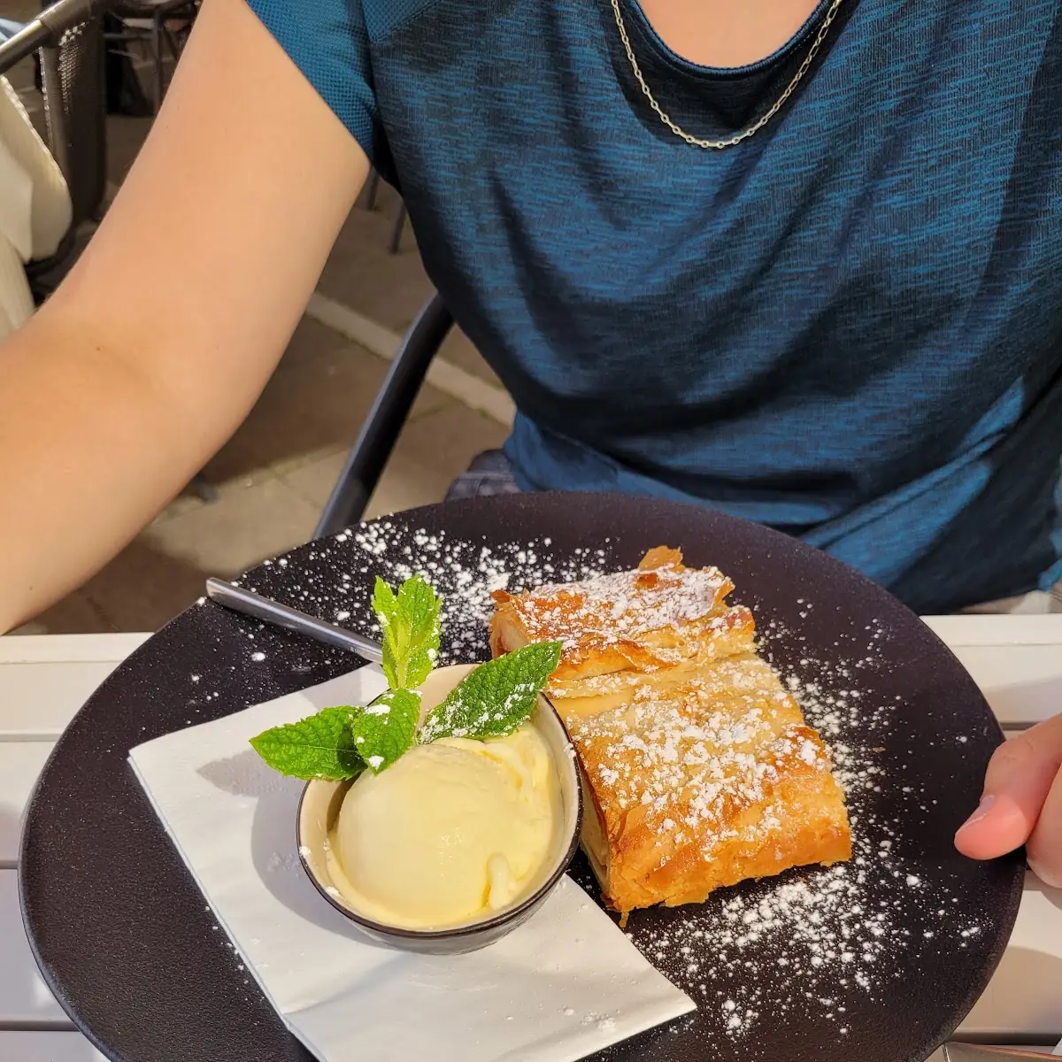 Topfenstrudel Mit Vanilleeis