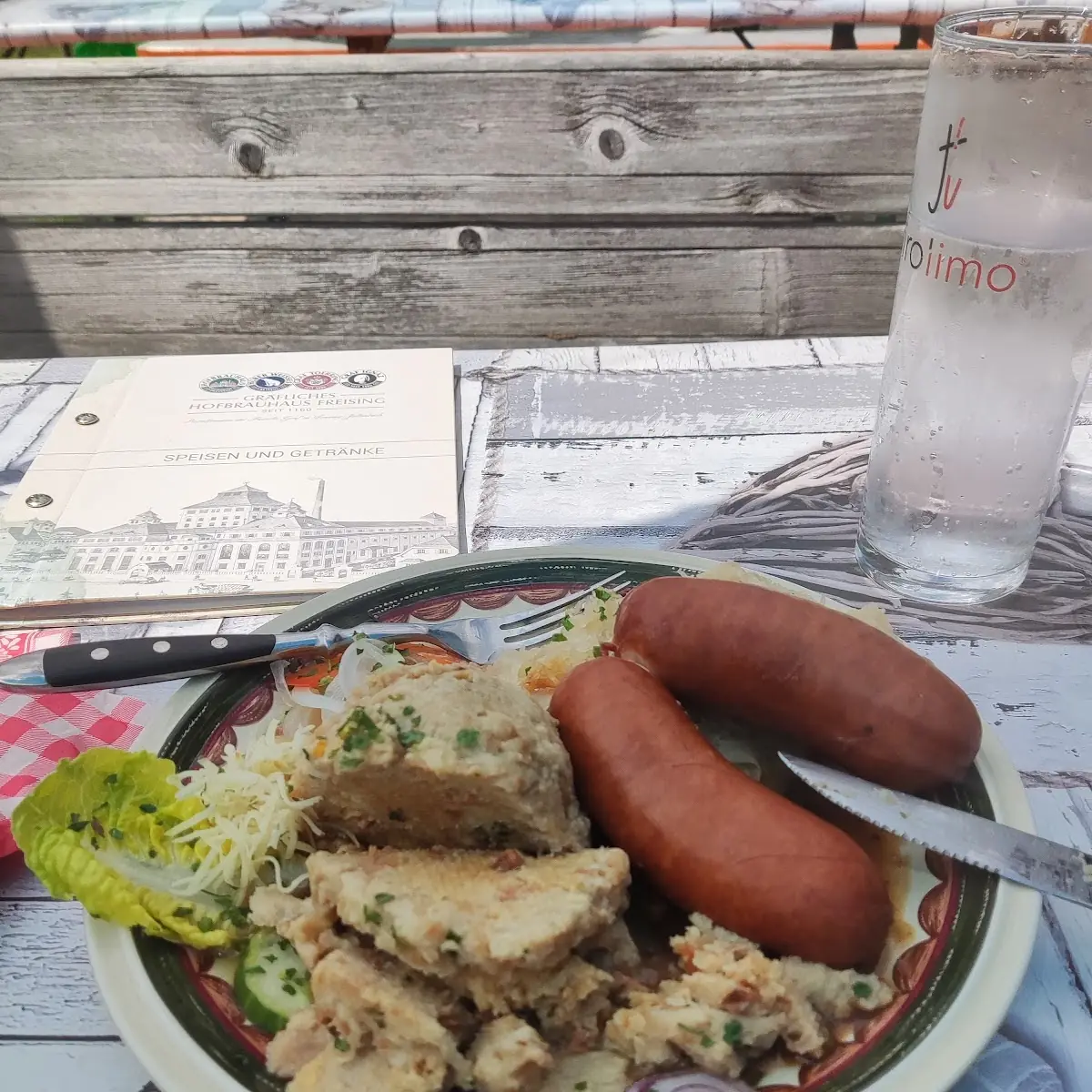 1 Paar Hauswurst Mit Kraut Und Knödel