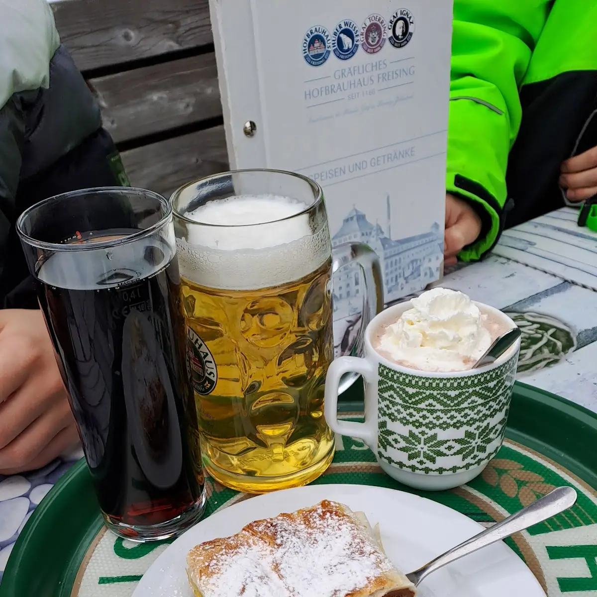 Apfelstrudel Mit Sahne