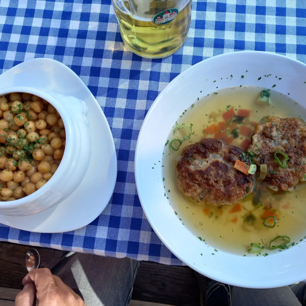 Gebackene Erbsensuppe Käspressknödelsuppe