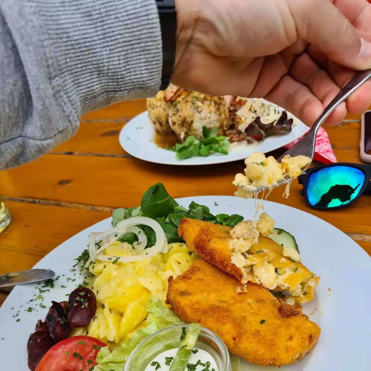 Panierte Käsespätzle Mit Kartoffelsalat