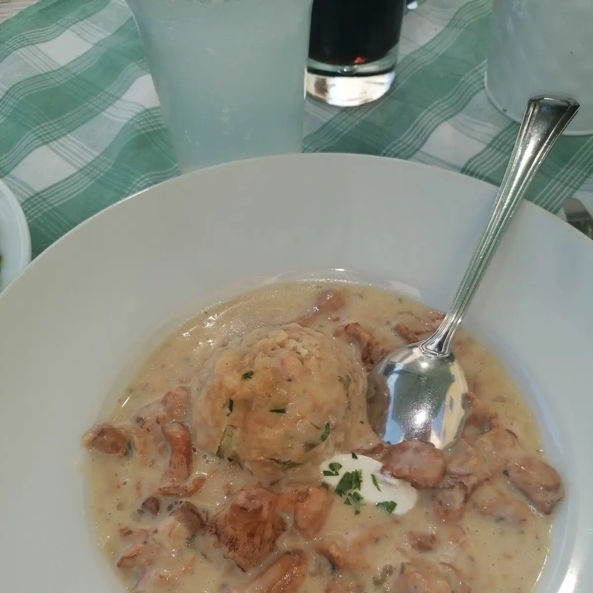 Eierschwammerlsauce Mit Semmelknödel