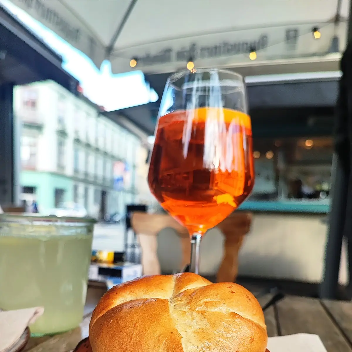 Aperol Spritzer Mit Leberkässemmel