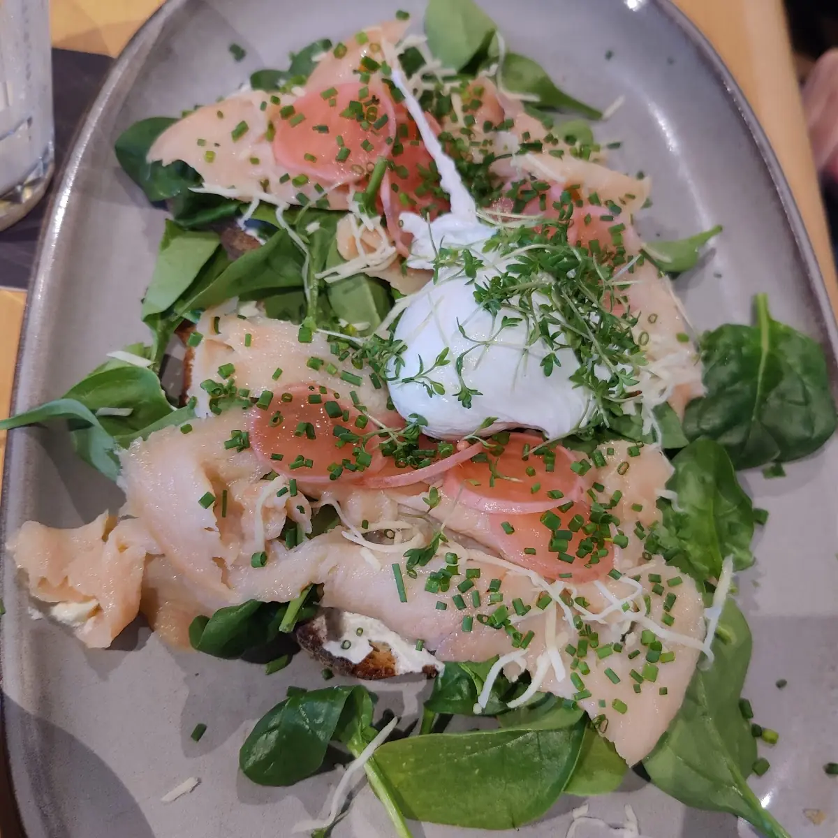 Lachs Auf Brot Mit Ei