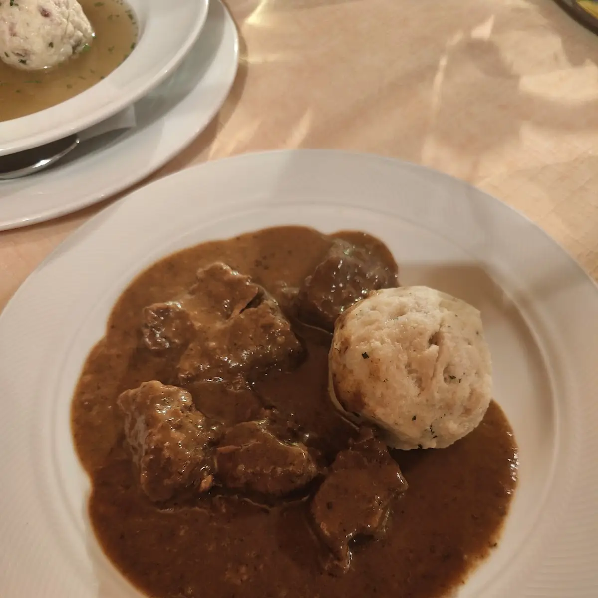 Goulashsuppe Mit Knoedel