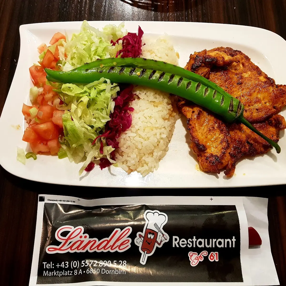 Hühnerfilet Mit Reis Und Salat Mix