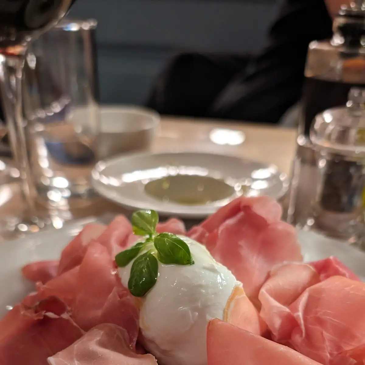 Prosciutto Crudo San Daniele Büffelmozzarella Kirschtomaten & Rucola