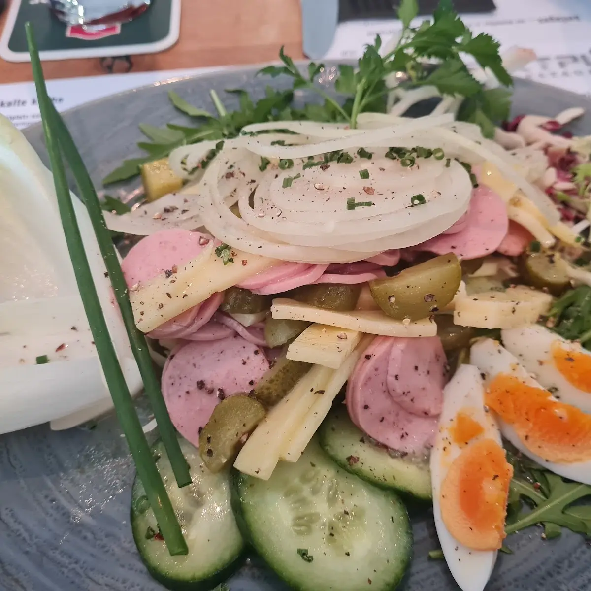 Essiggurken Paprika Zwiebelringen Ei