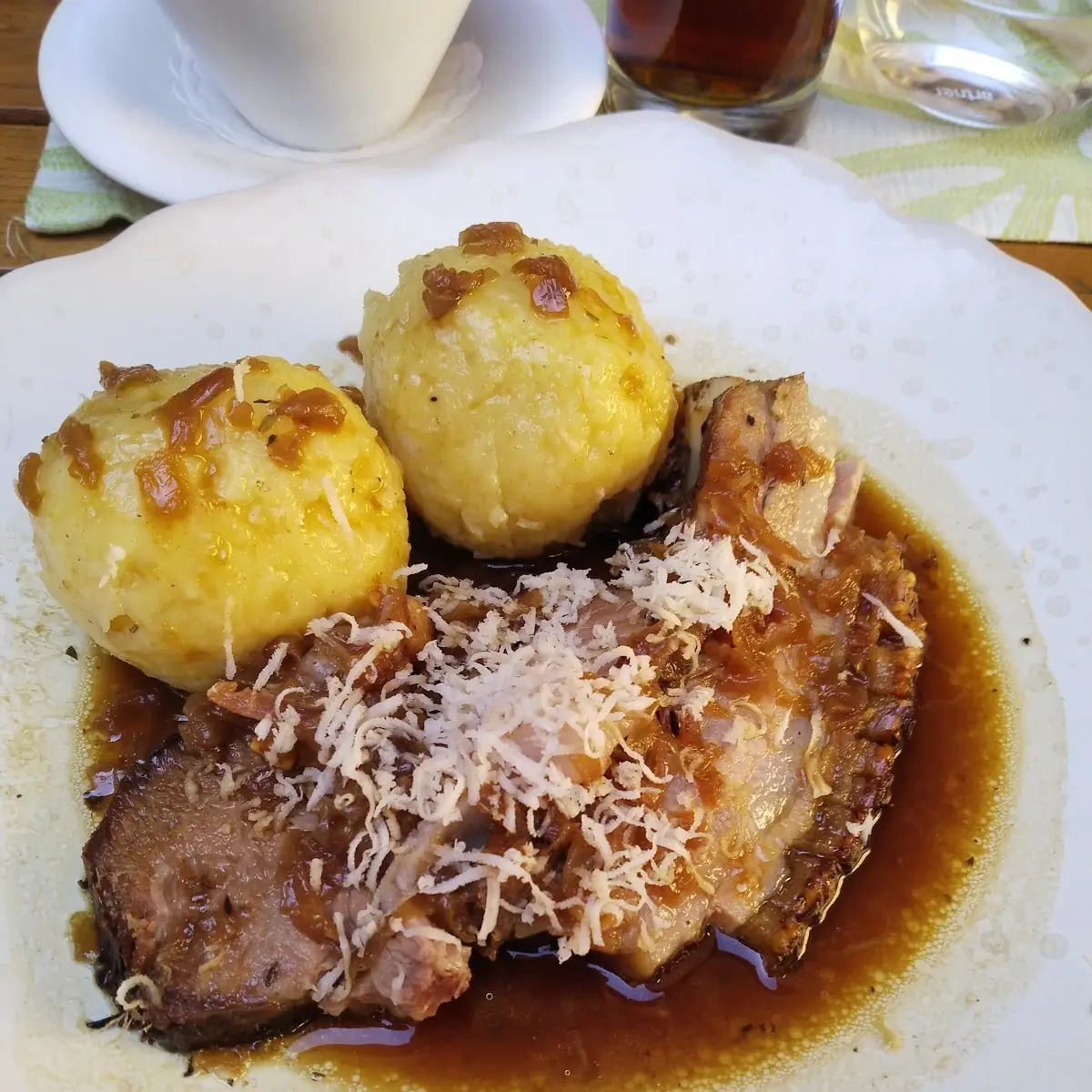 Schweinsbraten Kren Erdäpfelknödel