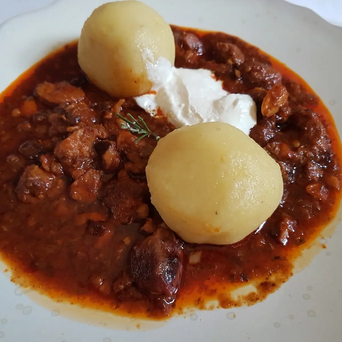 Schweinspörkölt