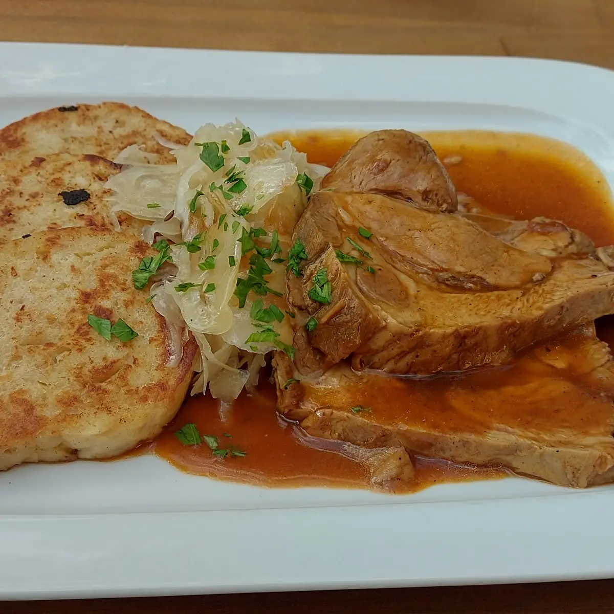 Schweinsbraten Vom Schopf Mit Krautsalat Und Knödel