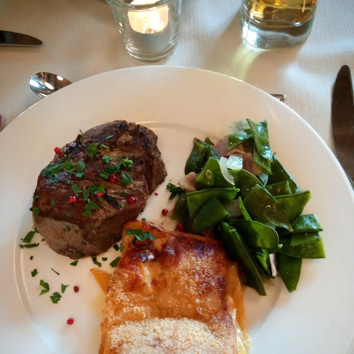 Rinderfilet Mit Kartoffelgratin Und Speckbohnen