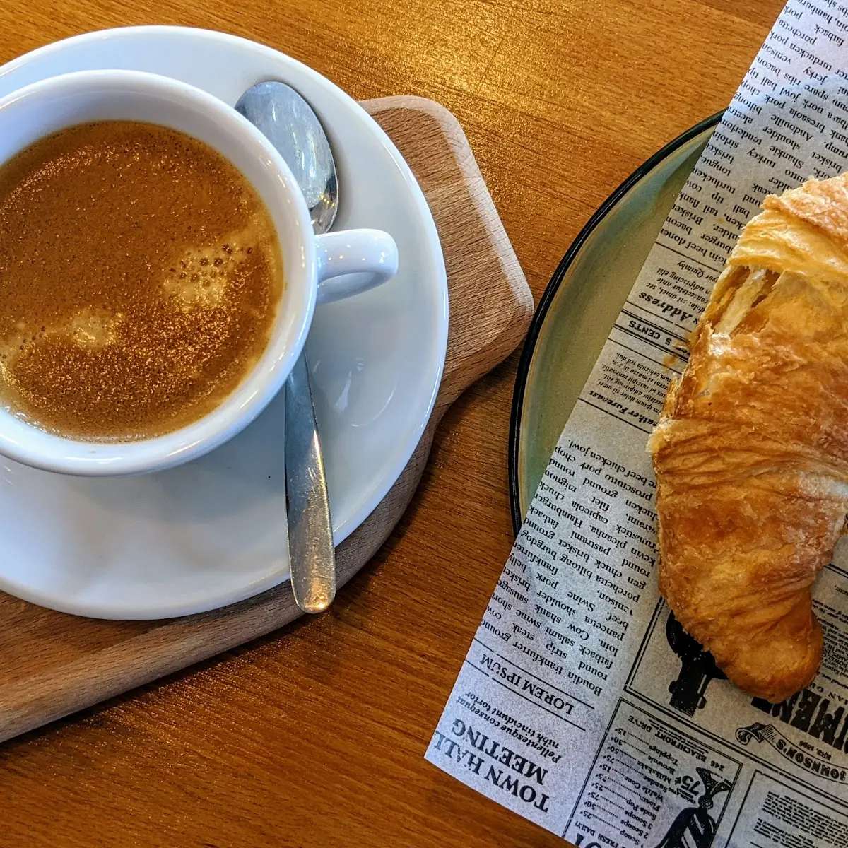 Espresso Mit Croissant