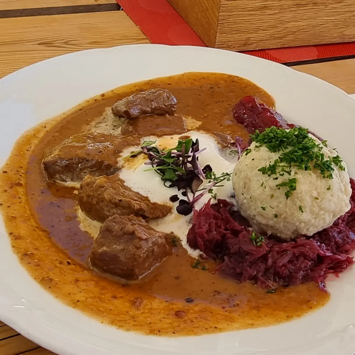 Hirschgulasch