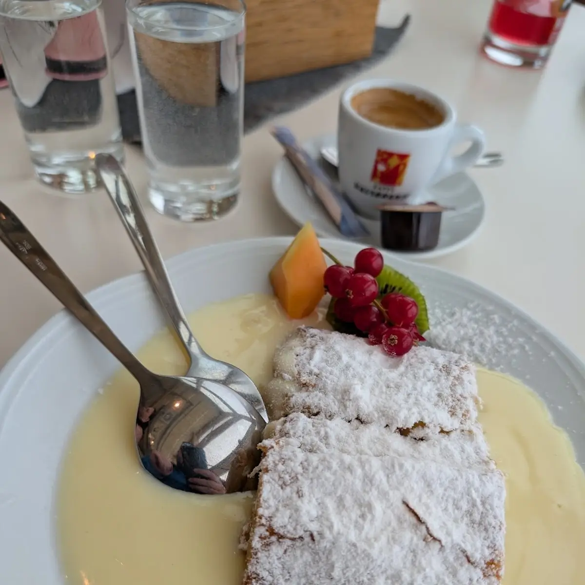 Topfenstrudel Mit Vanillesauce