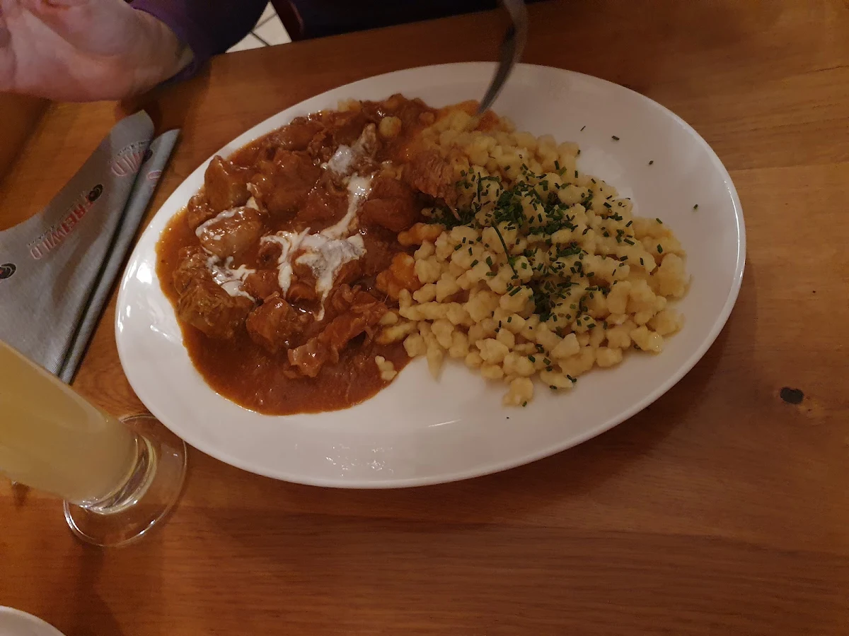 Spätzle Mit Kalbsgulasch