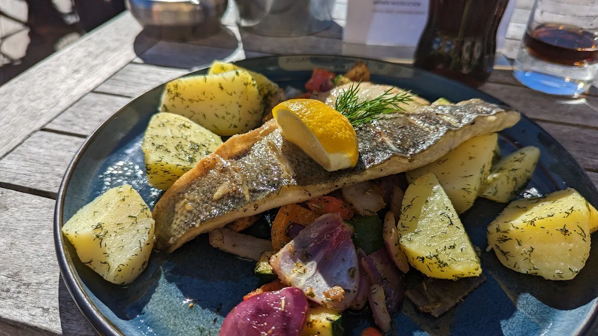 Wolfsbarschfilet Mit Grillgemüse Und Dillkartoffeln