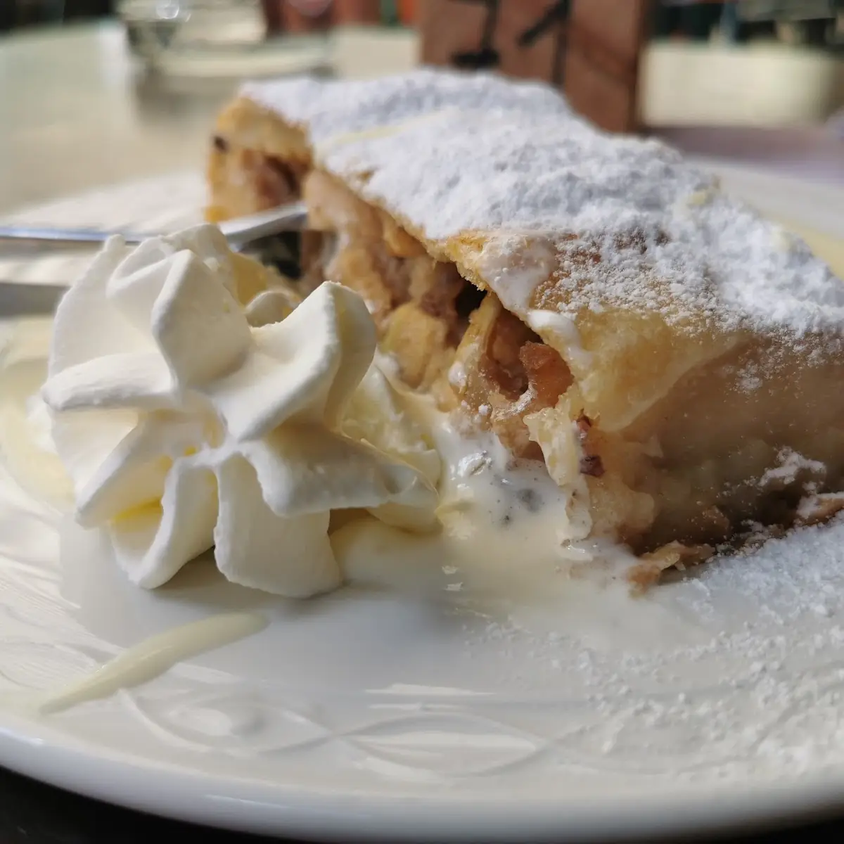 Apfelstrudel Mit Vanillesauce