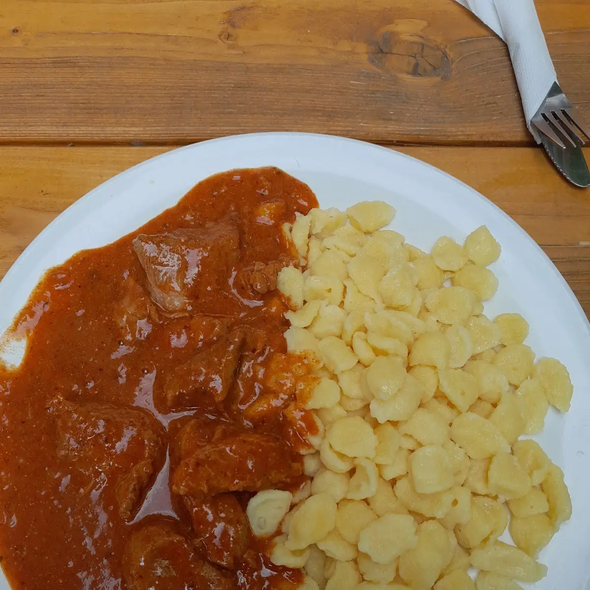 Kalbsgulasch M Nockerl