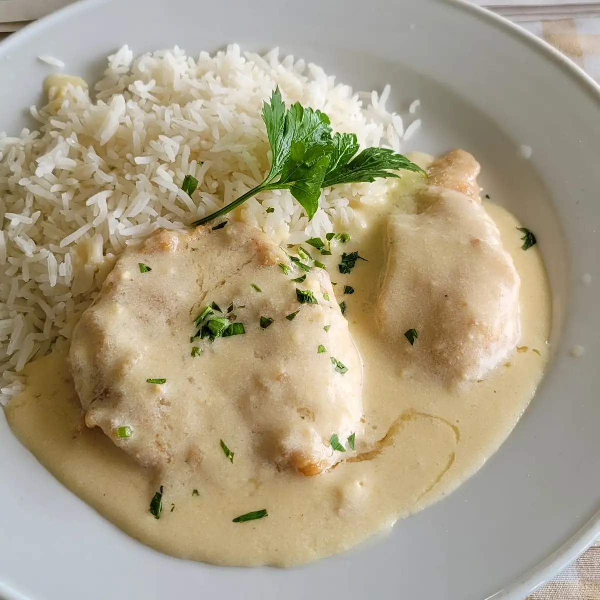 Hühnerschnitzel In Käsesauce Mit Reis