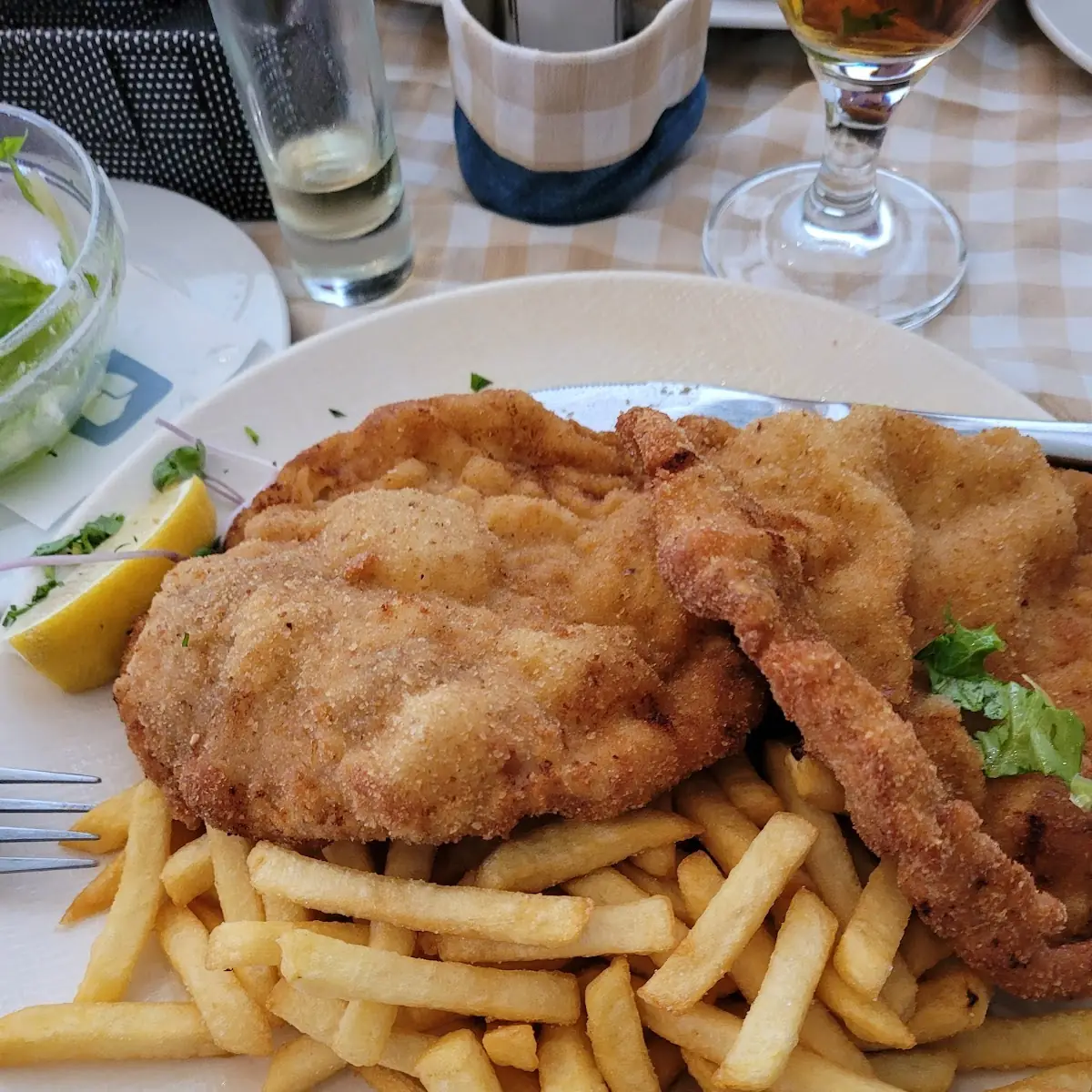 Wiener Schnitzel Mit Pommes Frites