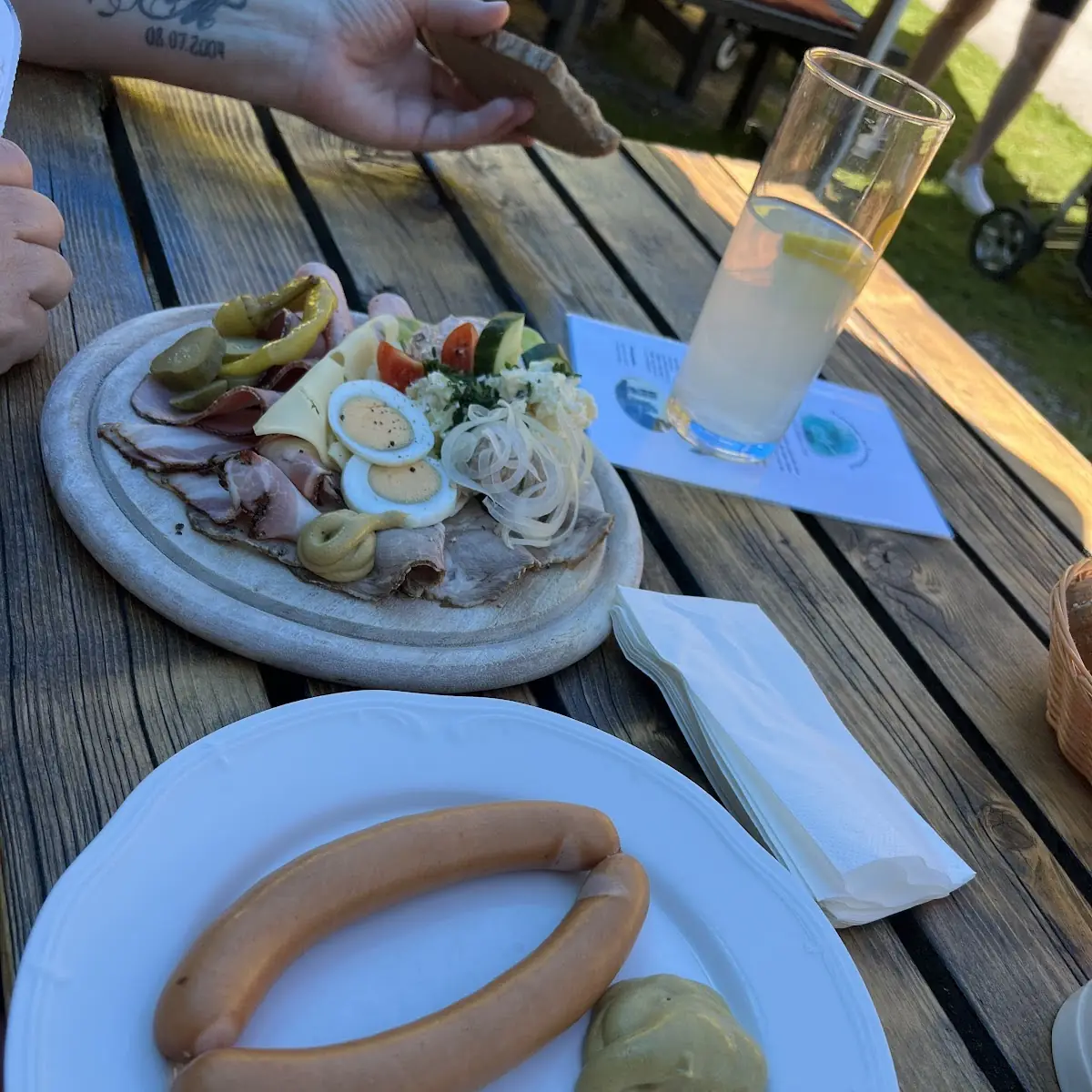 Frankfurter Und Brettljausen