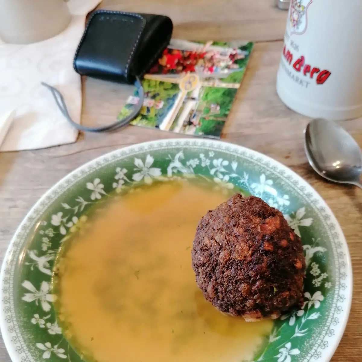 Hausgemachte Leberknoedelsuppe